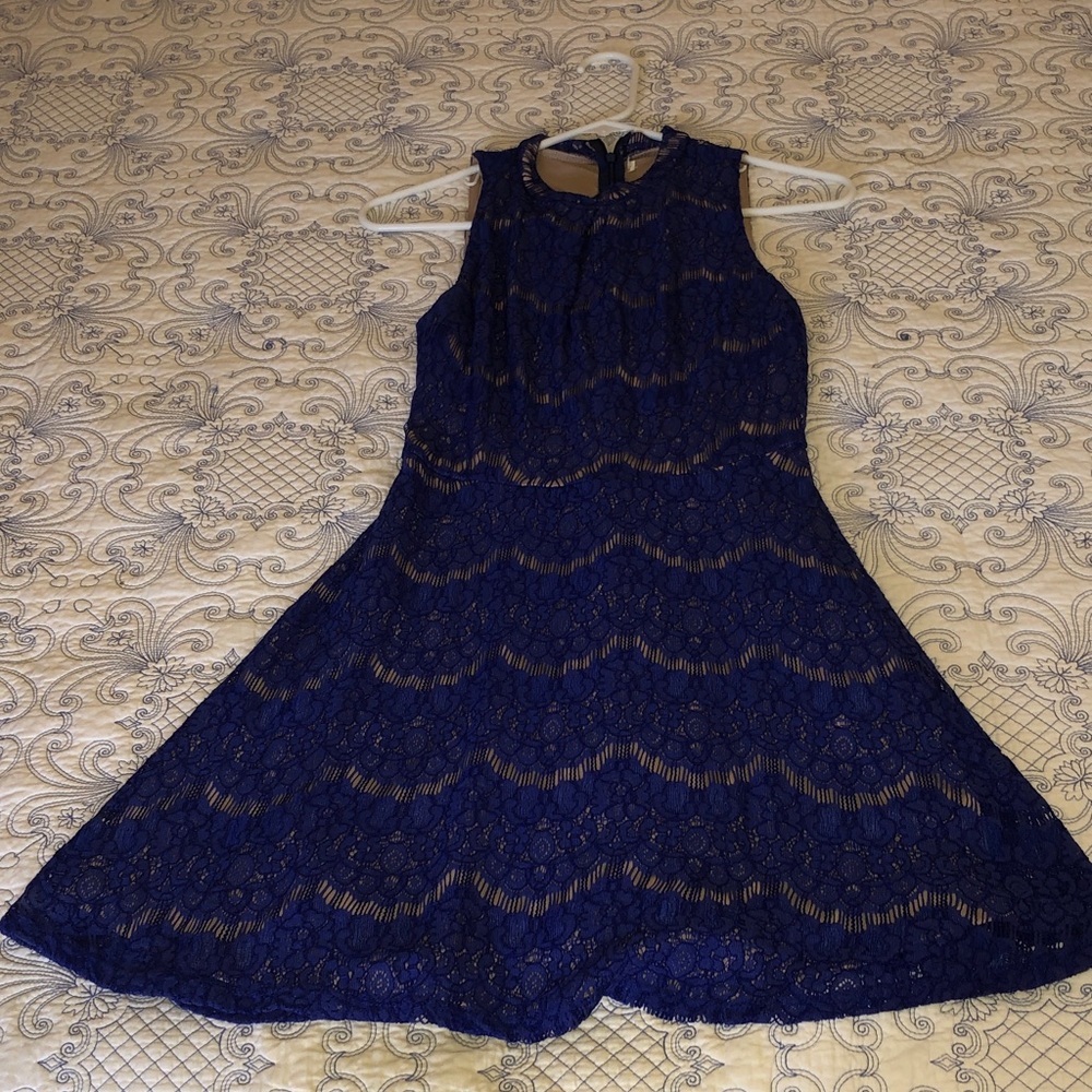 Chic Blue Lace Midi Dress
